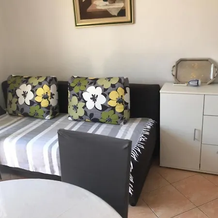 Mira Apartman