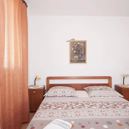 Apartman Mira *