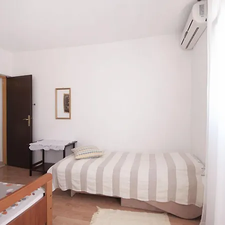 Mira Apartman Splitska
